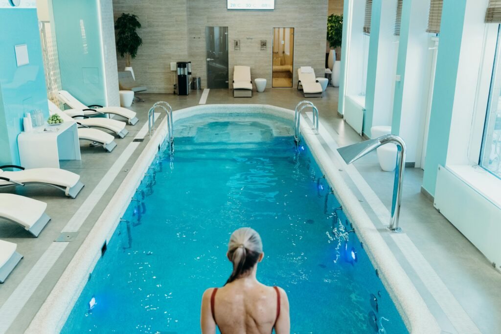 piscina com água verde faz mal